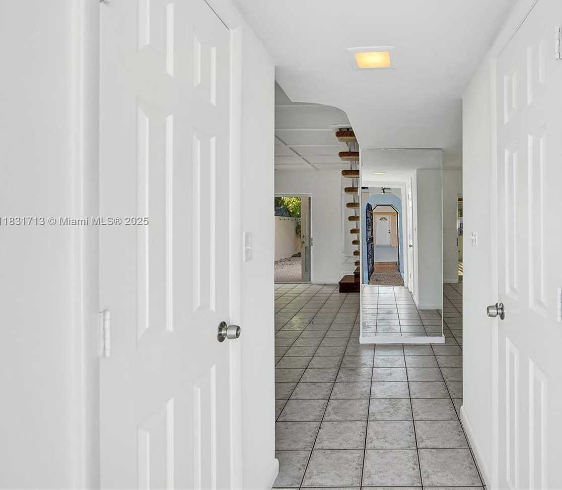Small Image of 7310 SOUTH MIAMI LAKEWAY S, Miami Lakes Number 8