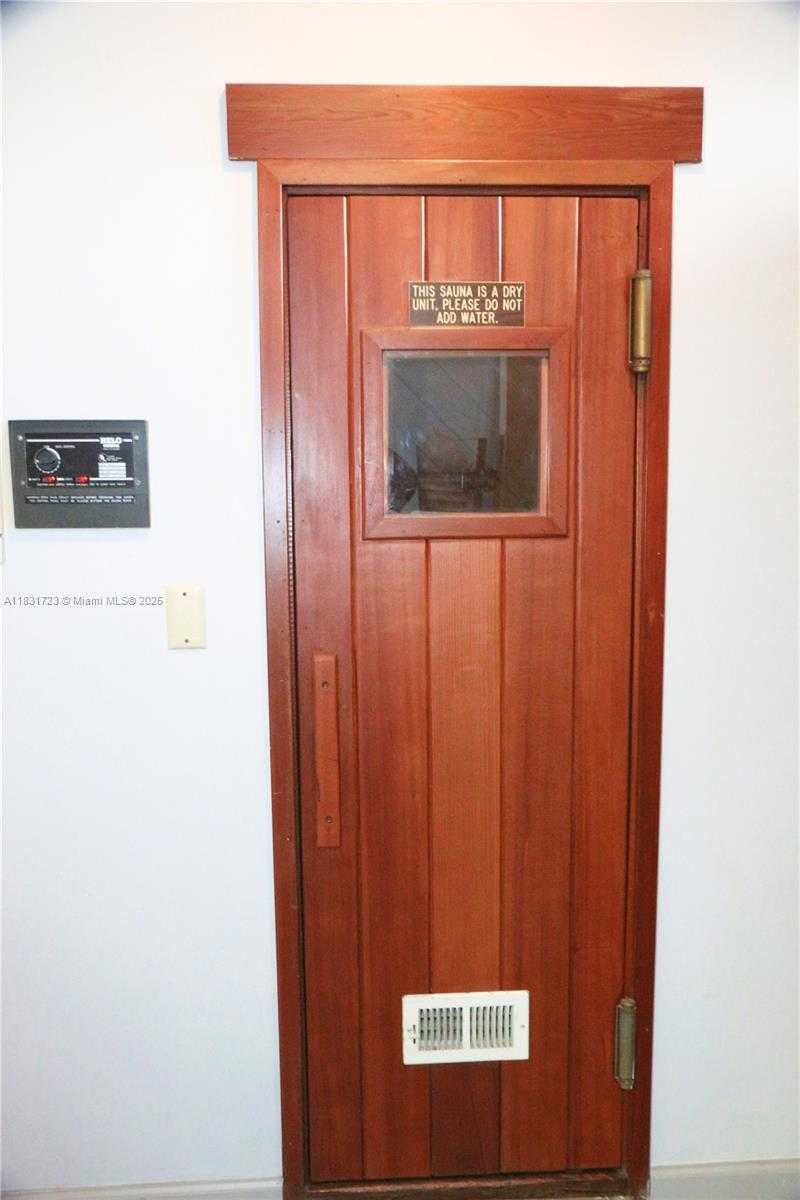 Small Image of 18015 NORTH WEST 66TH CT CIR, Hialeah Number 13