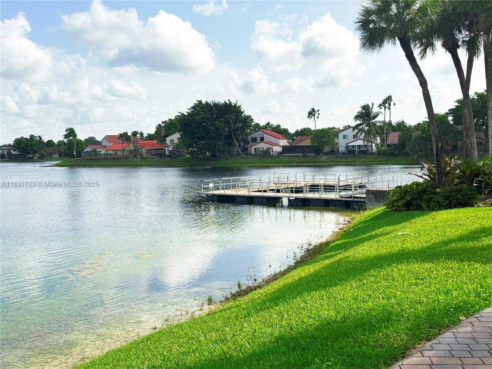 Small Image of 18015 NORTH WEST 66TH CT CIR, Hialeah Number 16