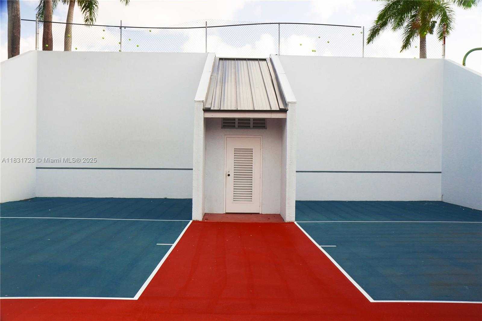 Small Image of 18015 NORTH WEST 66TH CT CIR, Hialeah Number 17