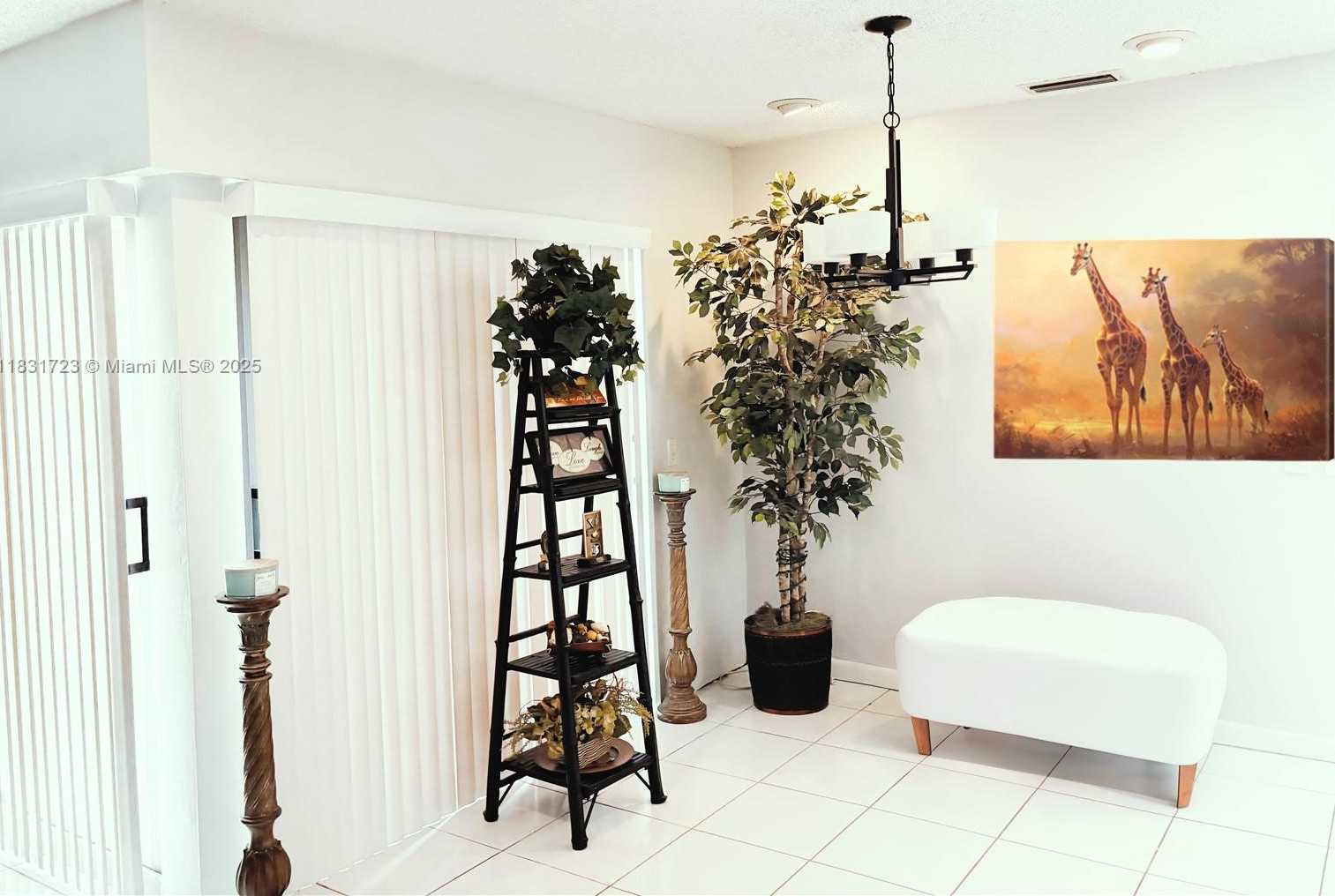 Small Image of 18015 NORTH WEST 66TH CT CIR, Hialeah Number 2
