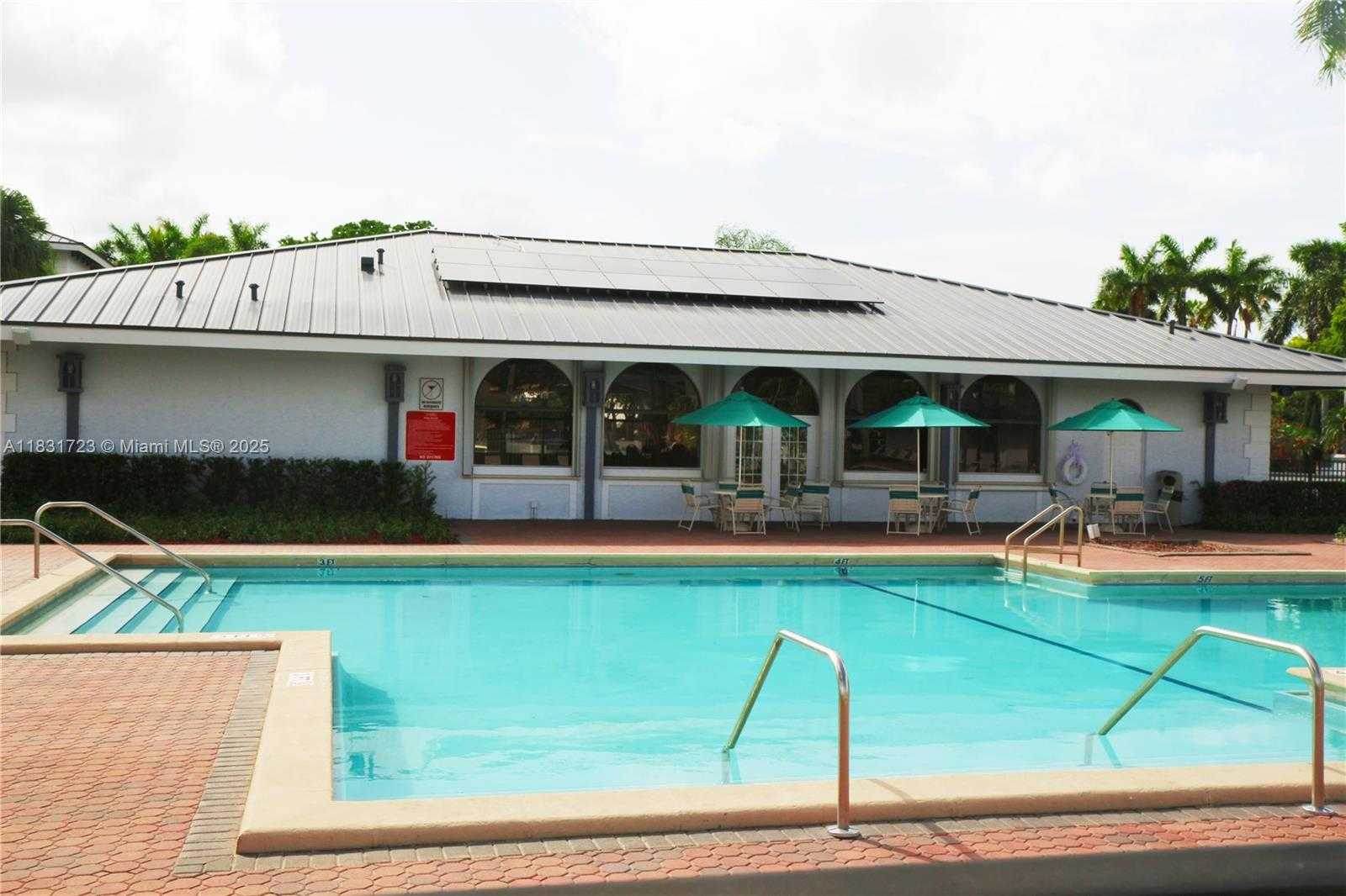 Small Image of 18015 NORTH WEST 66TH CT CIR, Hialeah Number 21