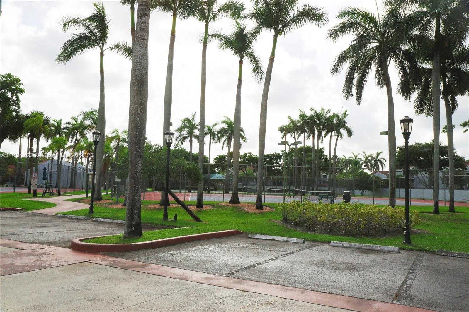 Small Image of 18015 NORTH WEST 66TH CT CIR, Hialeah Number 22