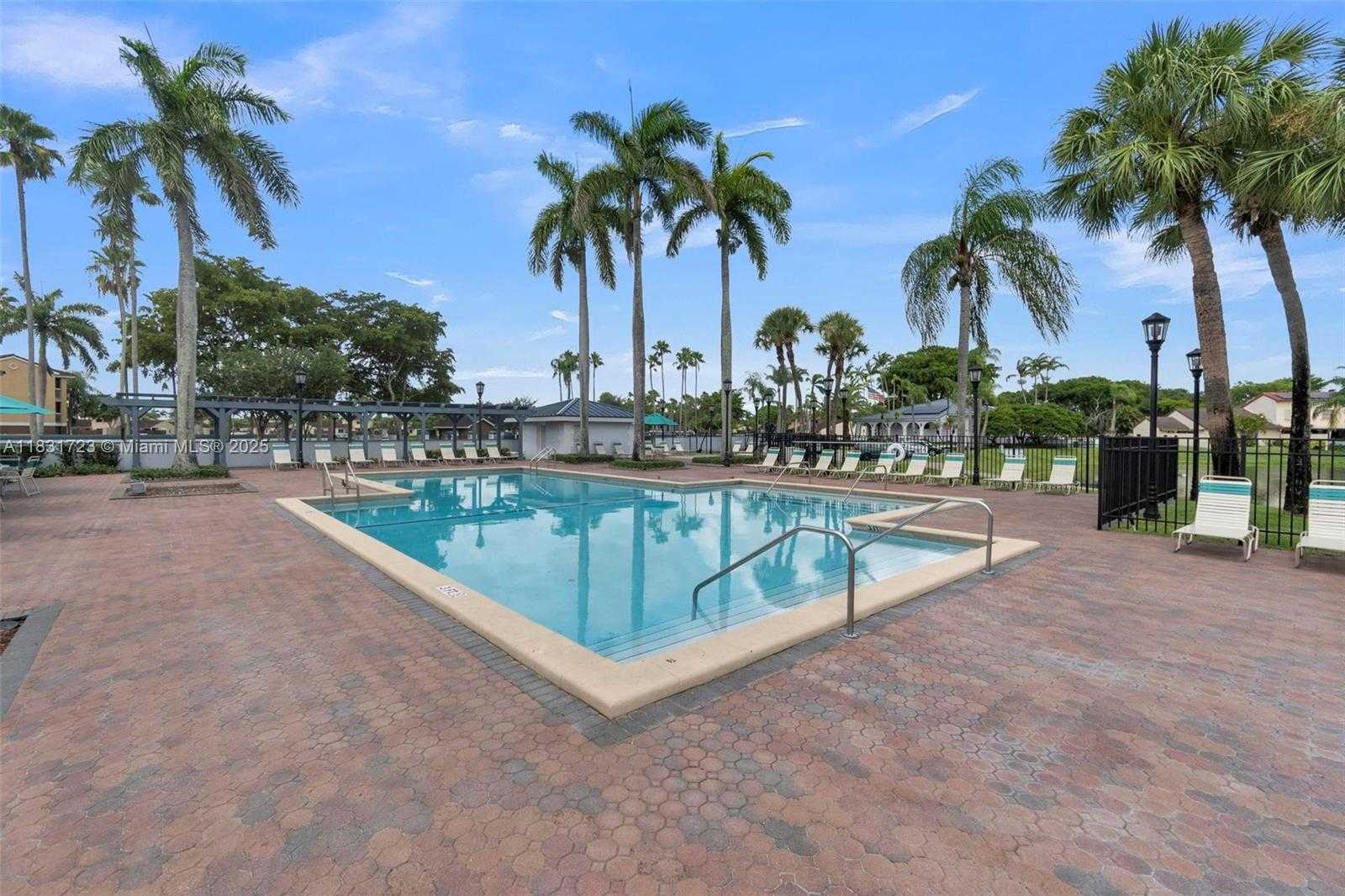 Small Image of 18015 NORTH WEST 66TH CT CIR, Hialeah Number 32