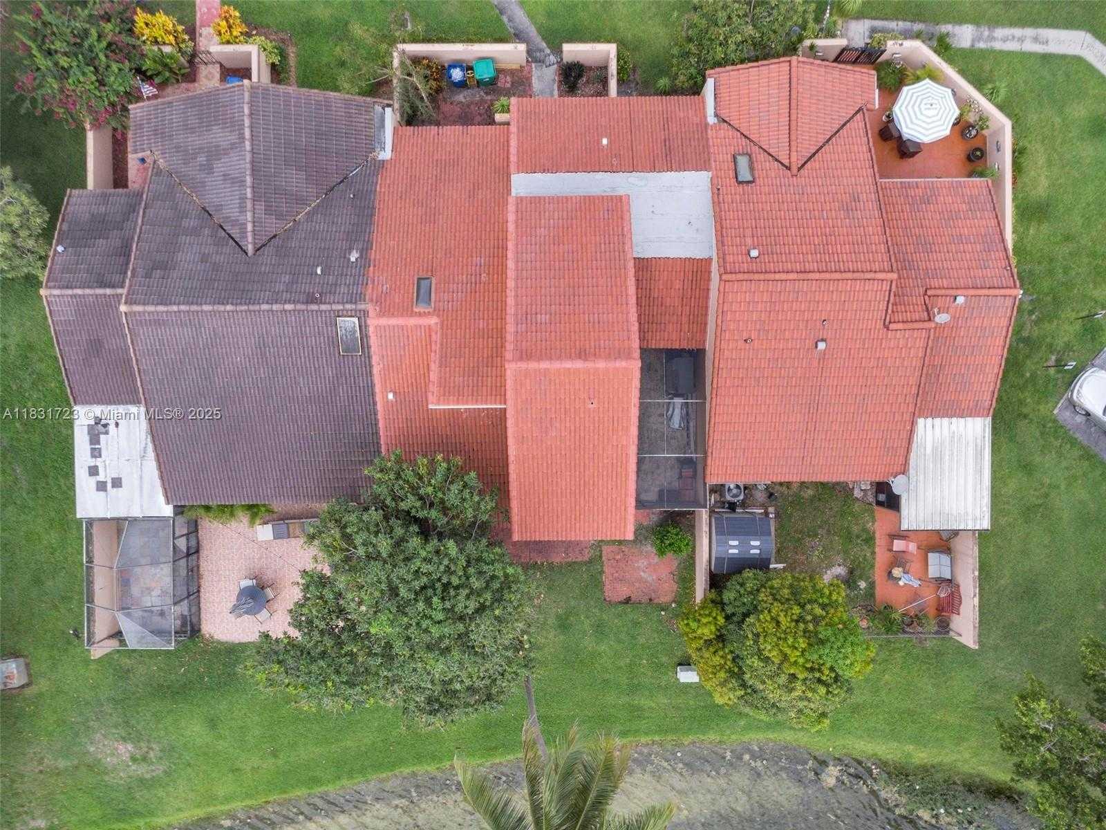 Small Image of 18015 NORTH WEST 66TH CT CIR, Hialeah Number 43