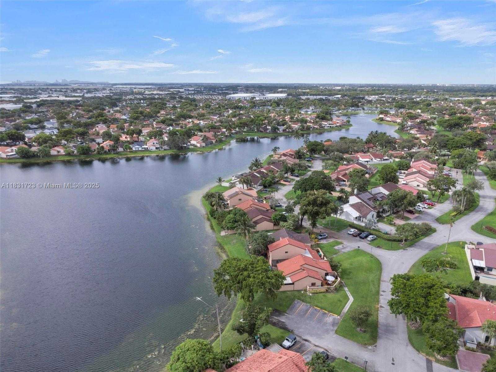Small Image of 18015 NORTH WEST 66TH CT CIR, Hialeah Number 44