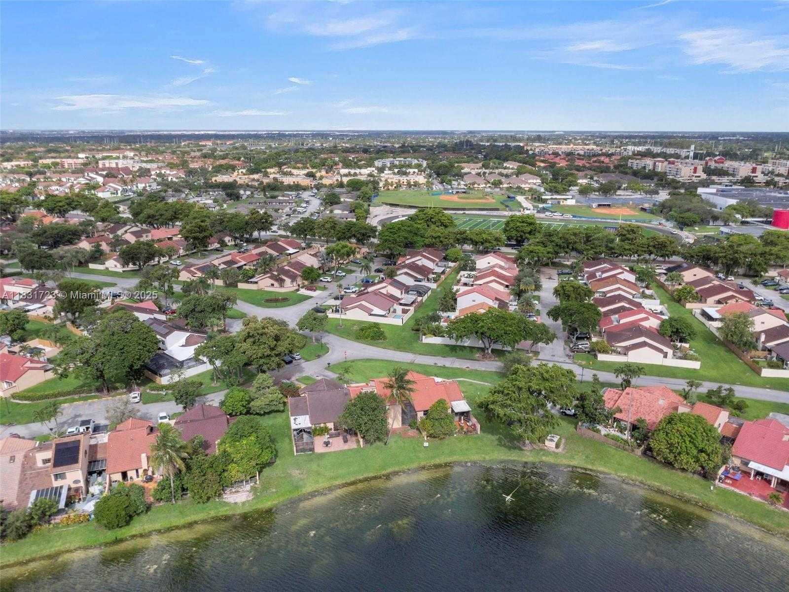 Small Image of 18015 NORTH WEST 66TH CT CIR, Hialeah Number 45