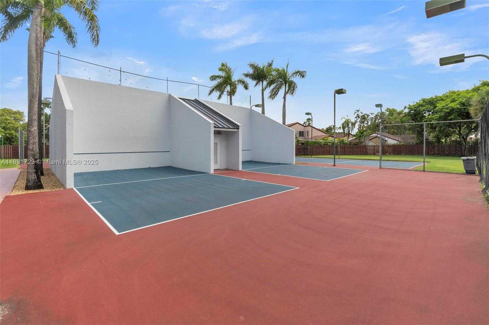 Small Image of 18015 NORTH WEST 66TH CT CIR, Hialeah Number 47