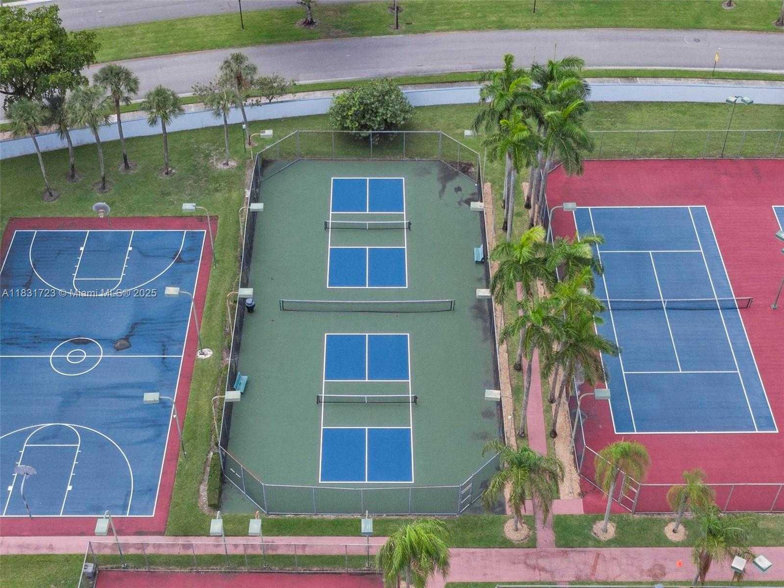 Small Image of 18015 NORTH WEST 66TH CT CIR, Hialeah Number 49