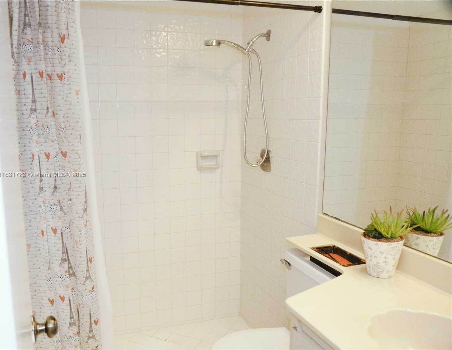 Small Image of 18015 NORTH WEST 66TH CT CIR, Hialeah Number 5