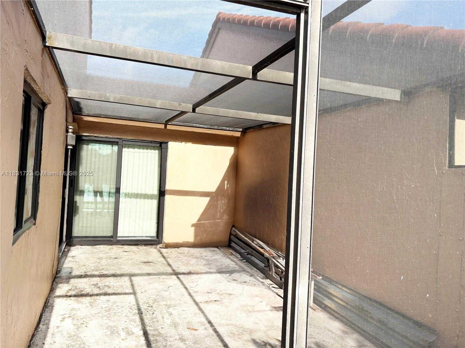 Small Image of 18015 NORTH WEST 66TH CT CIR, Hialeah Number 6