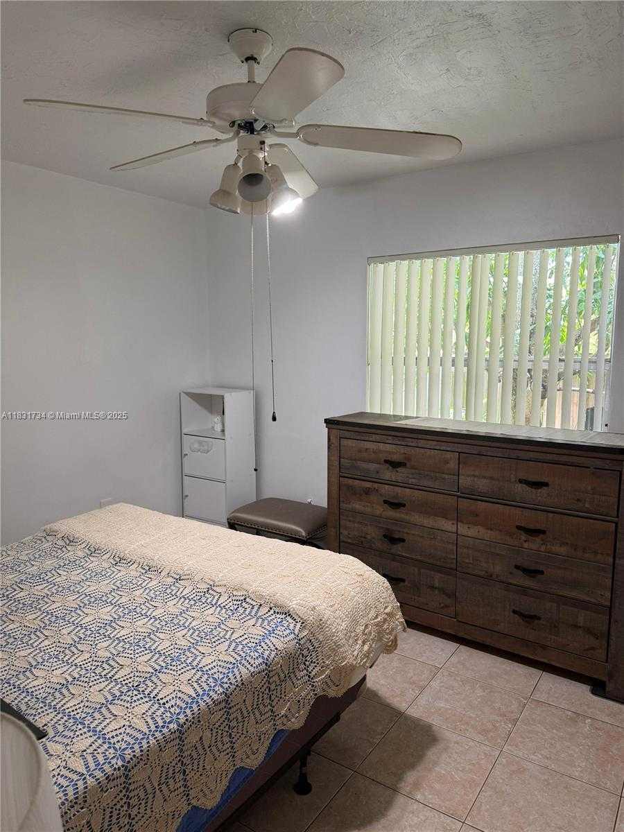 Small Image of Miami Number 15