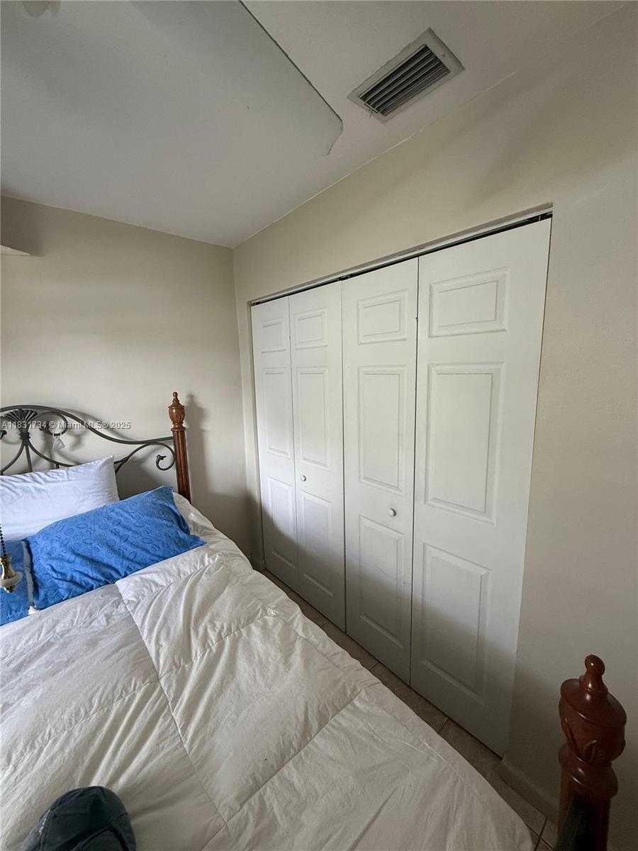 Small Image of Miami Number 16