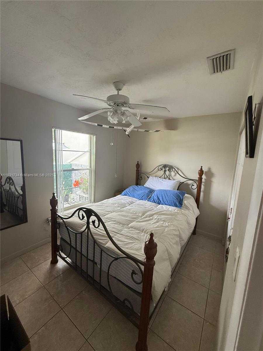 Small Image of Miami Number 25