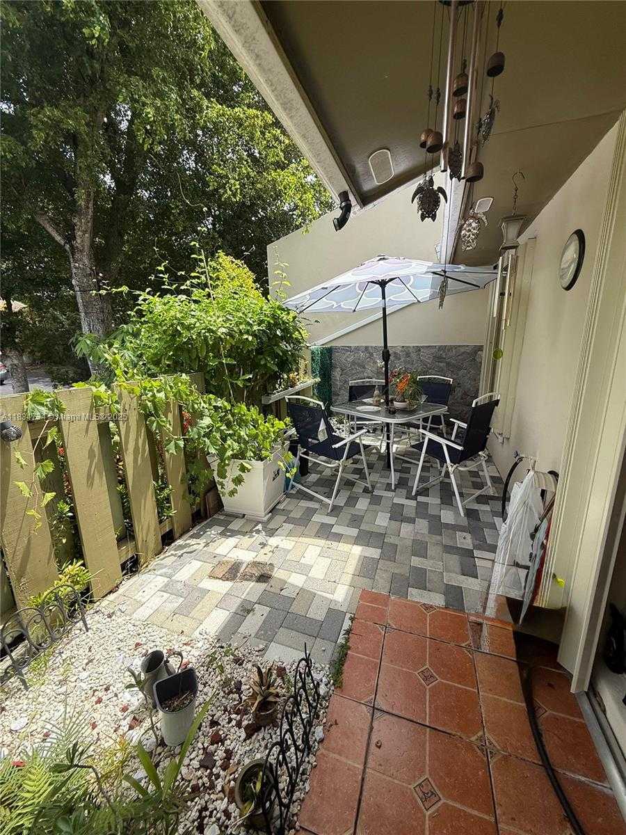 Small Image of Miami Number 5