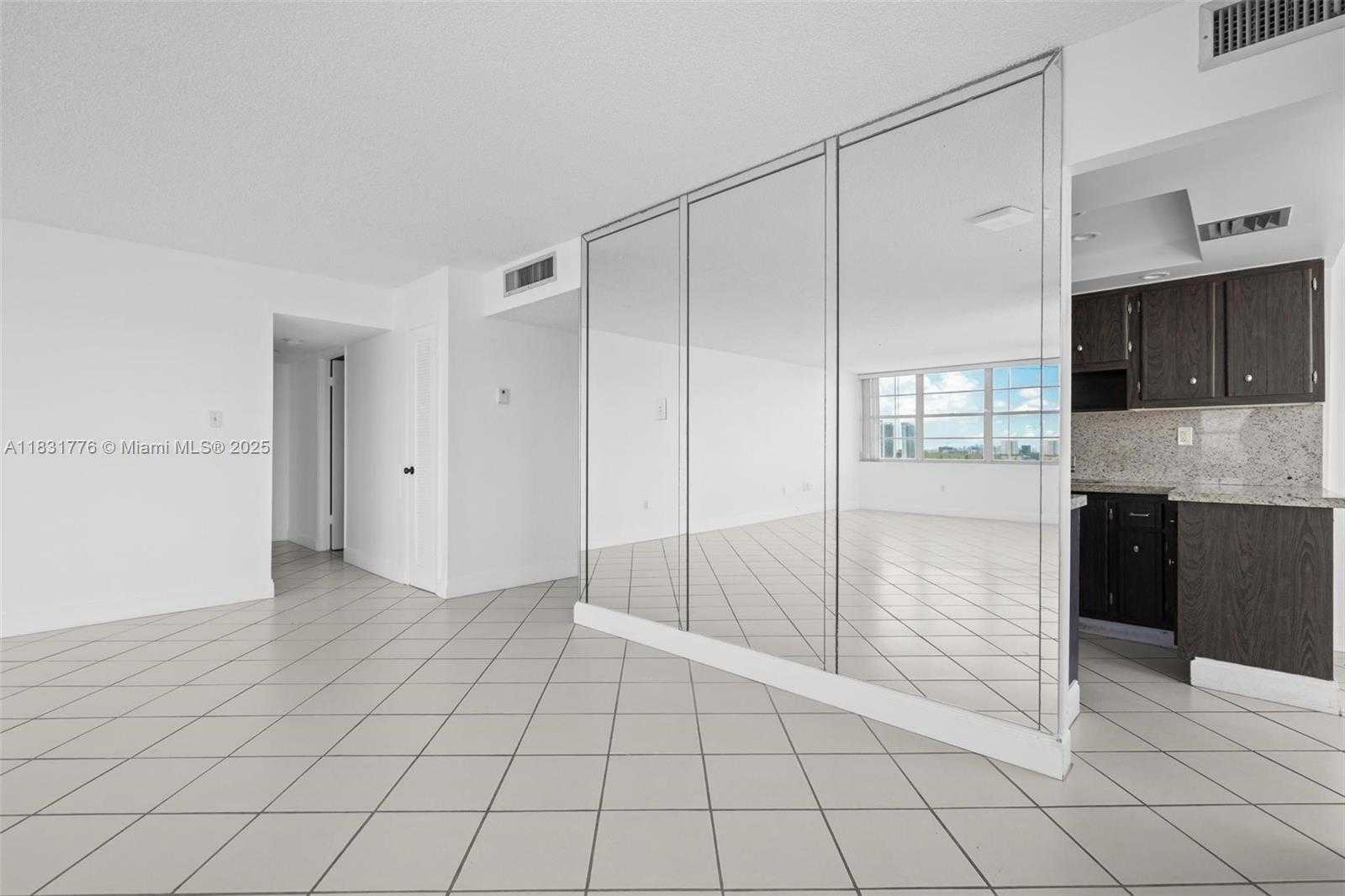 Small Image of 18081 BISCAYNE BLVD #1205, Aventura Number 23