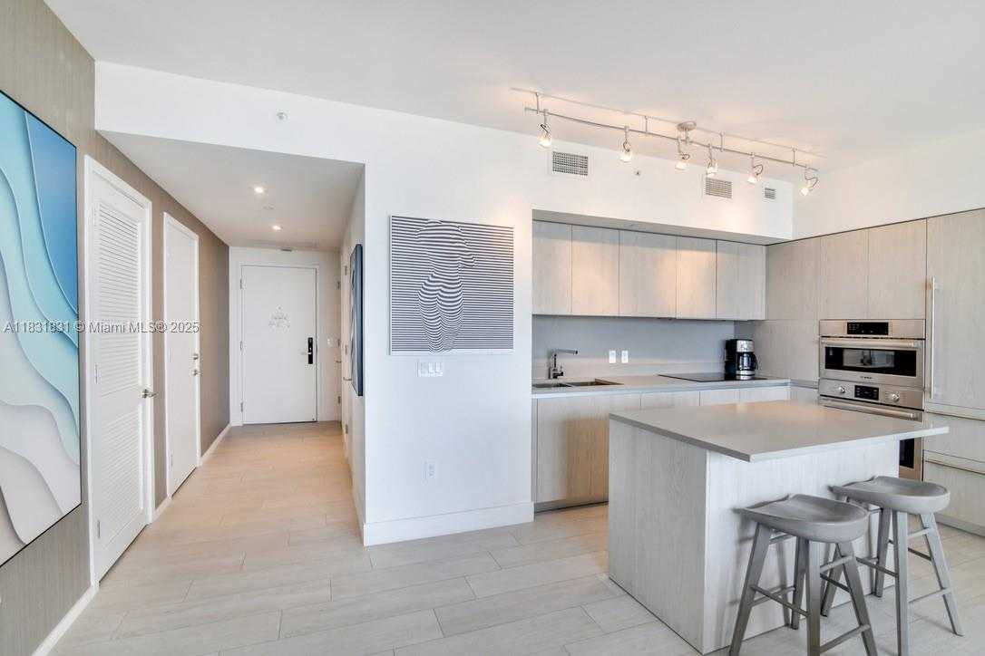 Small Image of 4010 SOUTH OCEAN DR #R1406, Hollywood Number 3