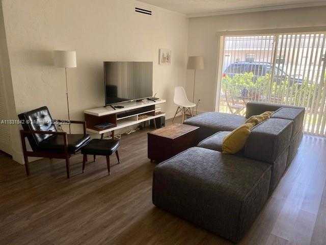 Small Image of 1239 MARIPOSA AVE #1, Coral Gables Number 2