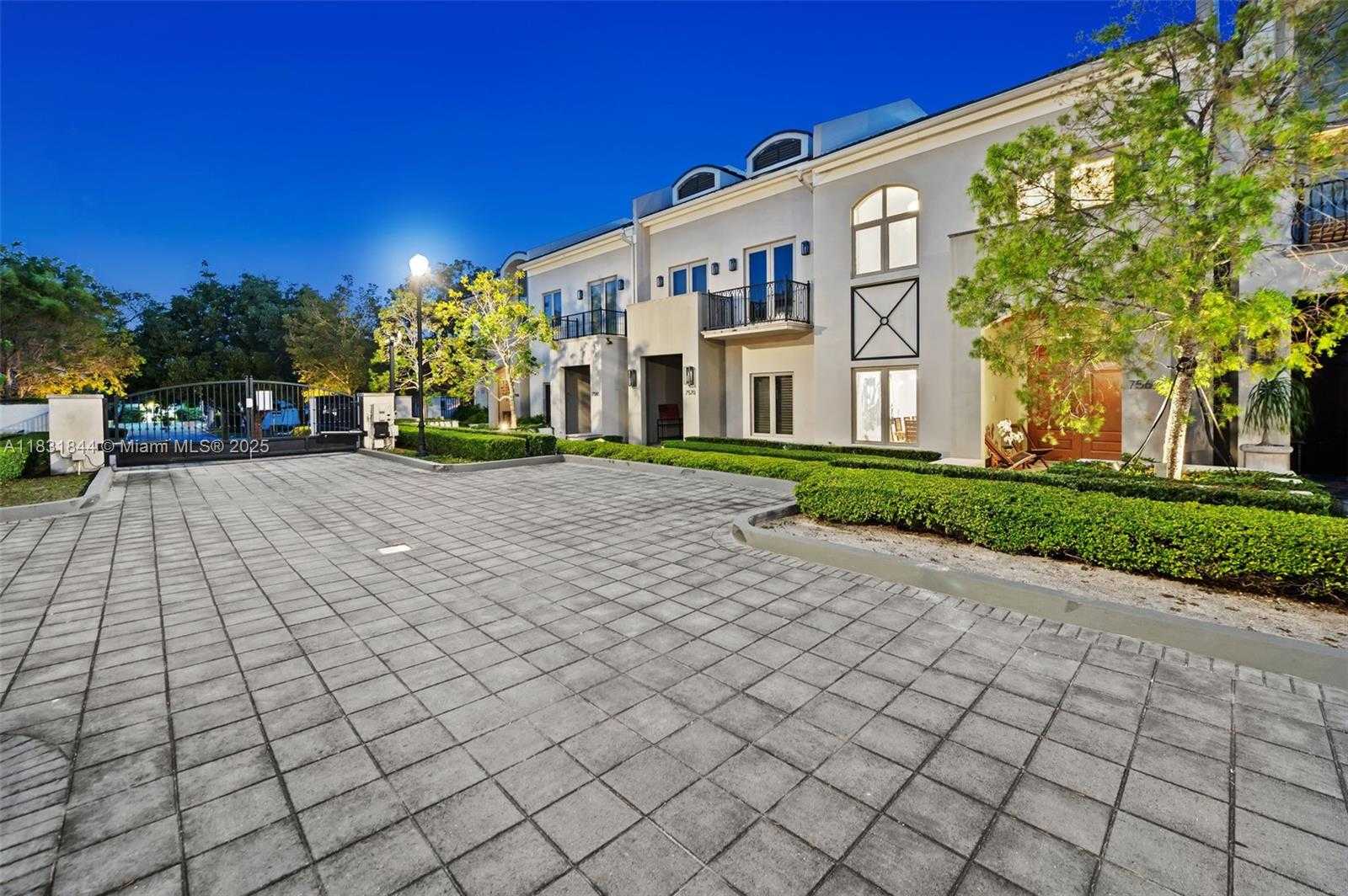 Small Image of 7560 SOUTH WEST 56TH CT, Miami Number 50