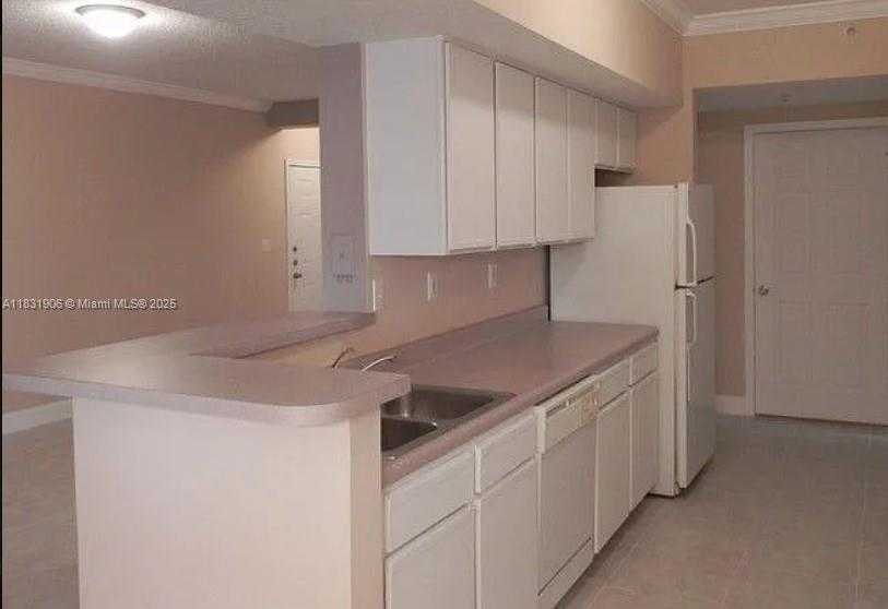 Small Image of 160 SOUTH WEST 117TH TER #6102, Pembroke Pines Number 4