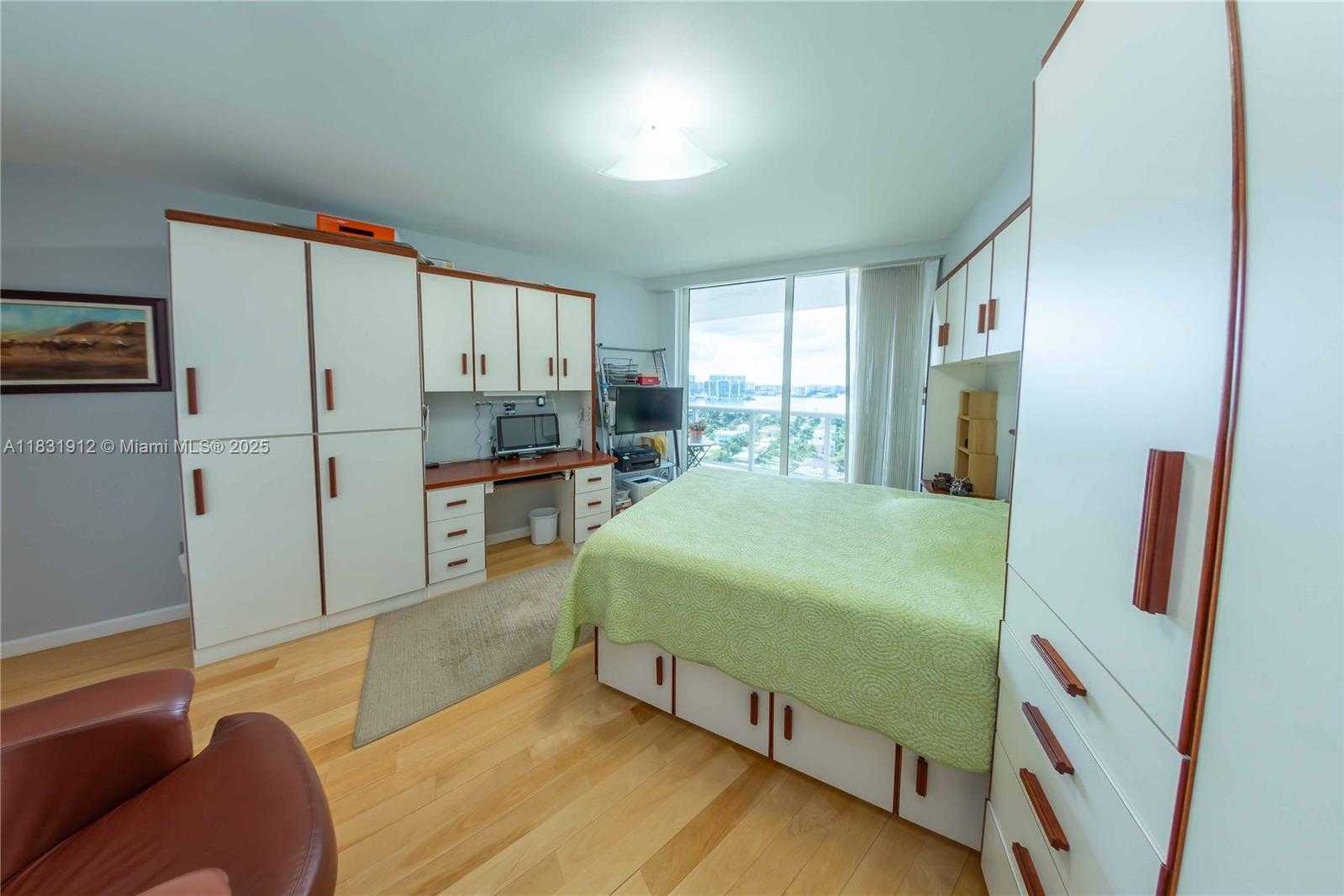 Small Image of Sunny Isles Beach Number 17