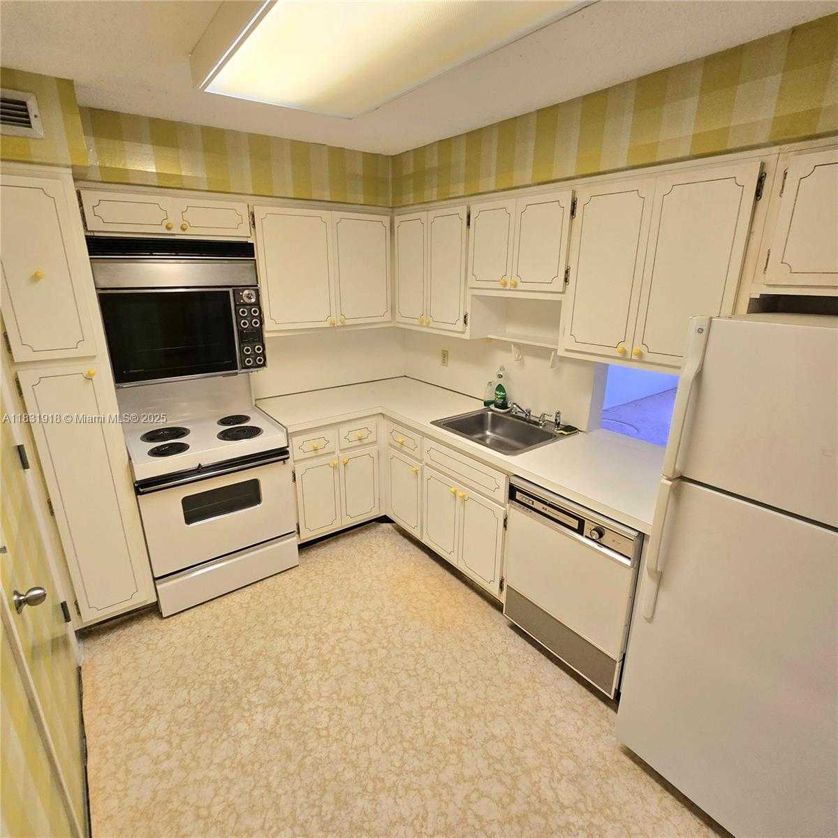 Small Image of 5 ISLAND AVE #5A, Miami Beach Number 2