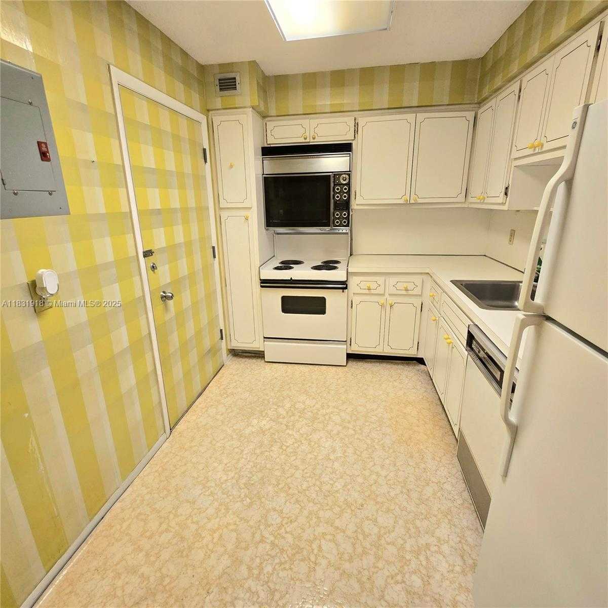 Small Image of 5 ISLAND AVE #5A, Miami Beach Number 3