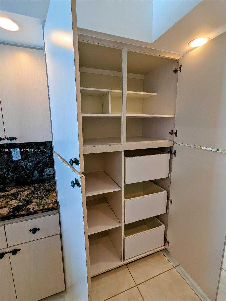 Small Image of 2655 COLLINS AVE #1505, Miami Beach Number 11