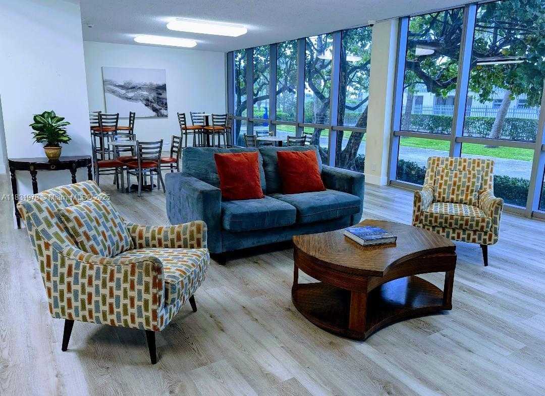 Small Image of 2655 COLLINS AVE #1505, Miami Beach Number 22