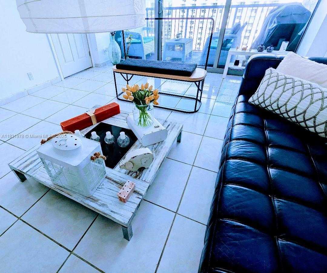 Small Image of 2655 COLLINS AVE #1505, Miami Beach Number 4
