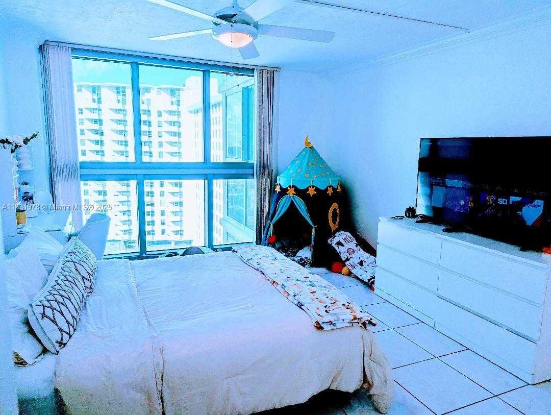 Small Image of 2655 COLLINS AVE #1505, Miami Beach Number 7