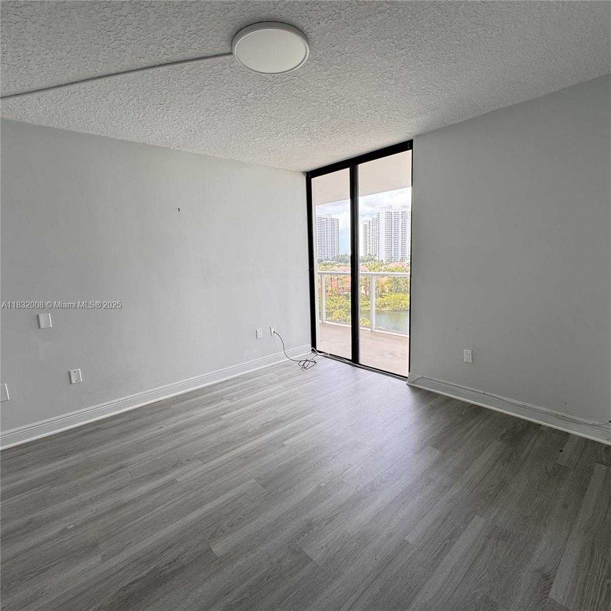 Small Image of 3731 COUNTRY CLUB #921, Aventura Number 10