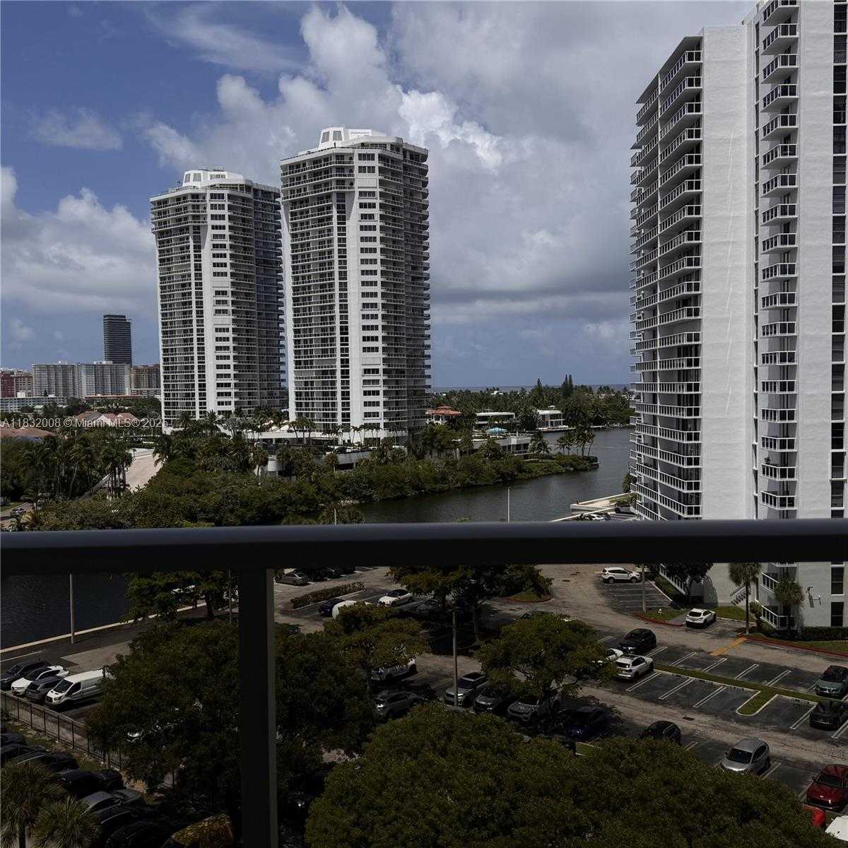 Small Image of 3731 COUNTRY CLUB #921, Aventura Number 12