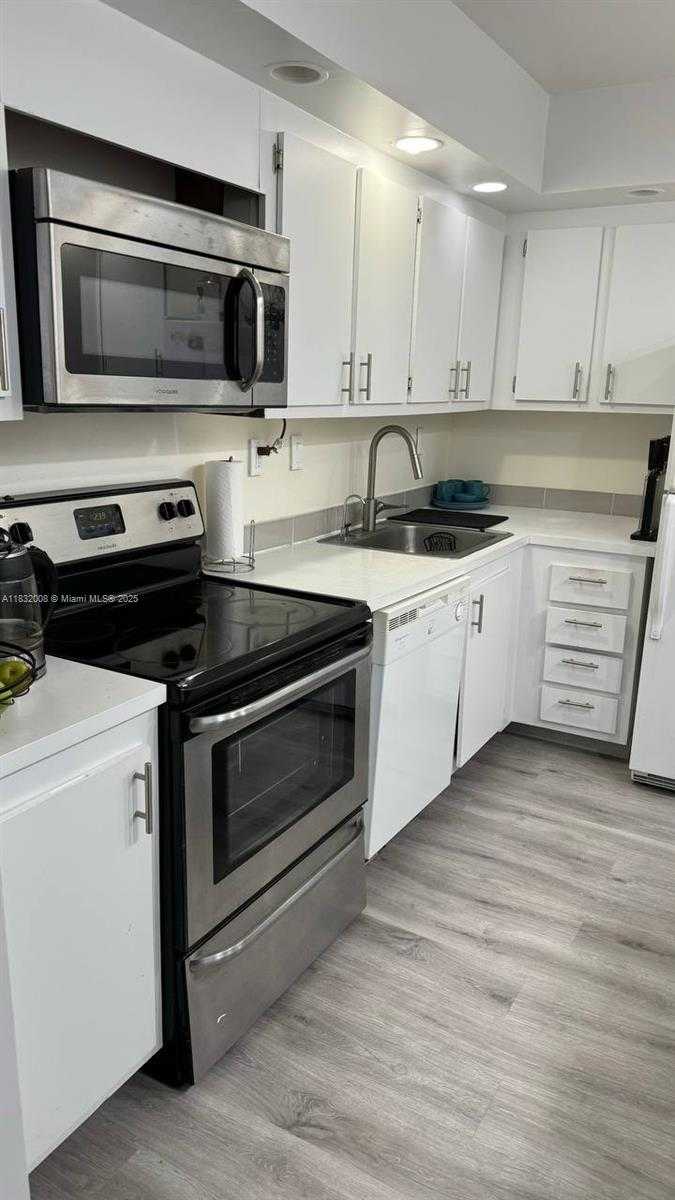 Small Image of 3731 COUNTRY CLUB #921, Aventura Number 4