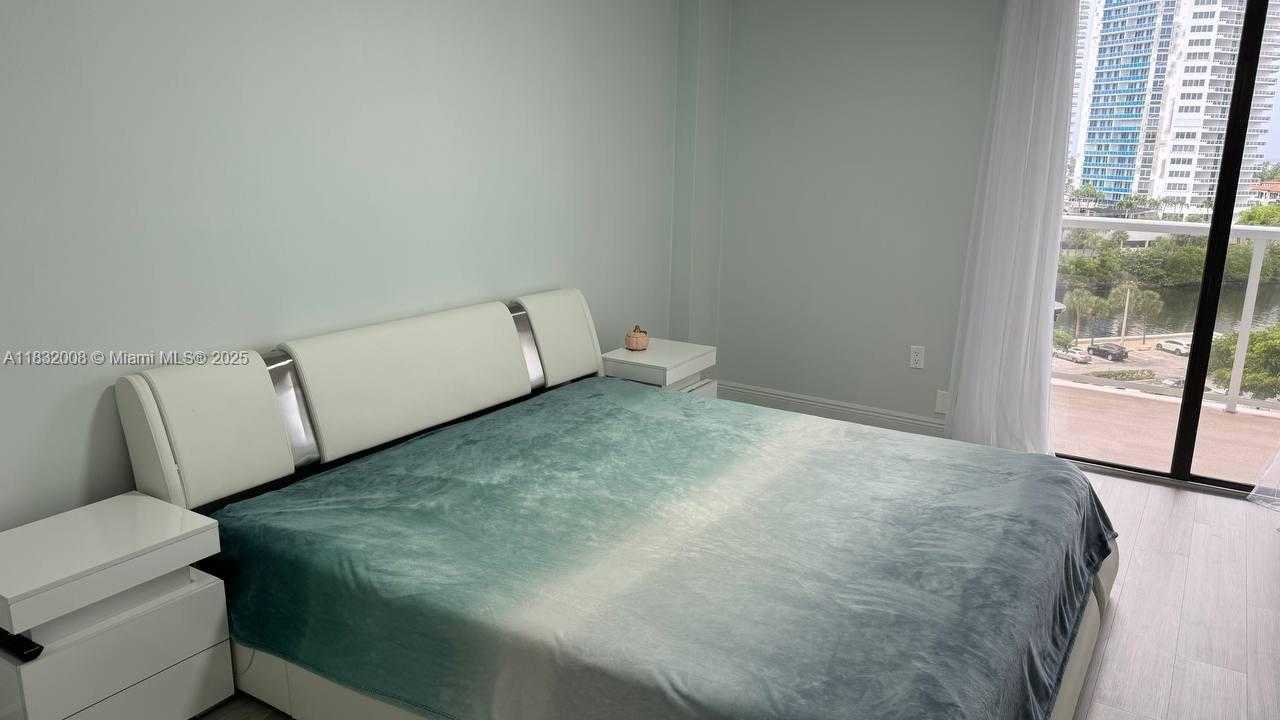 Small Image of 3731 COUNTRY CLUB #921, Aventura Number 5