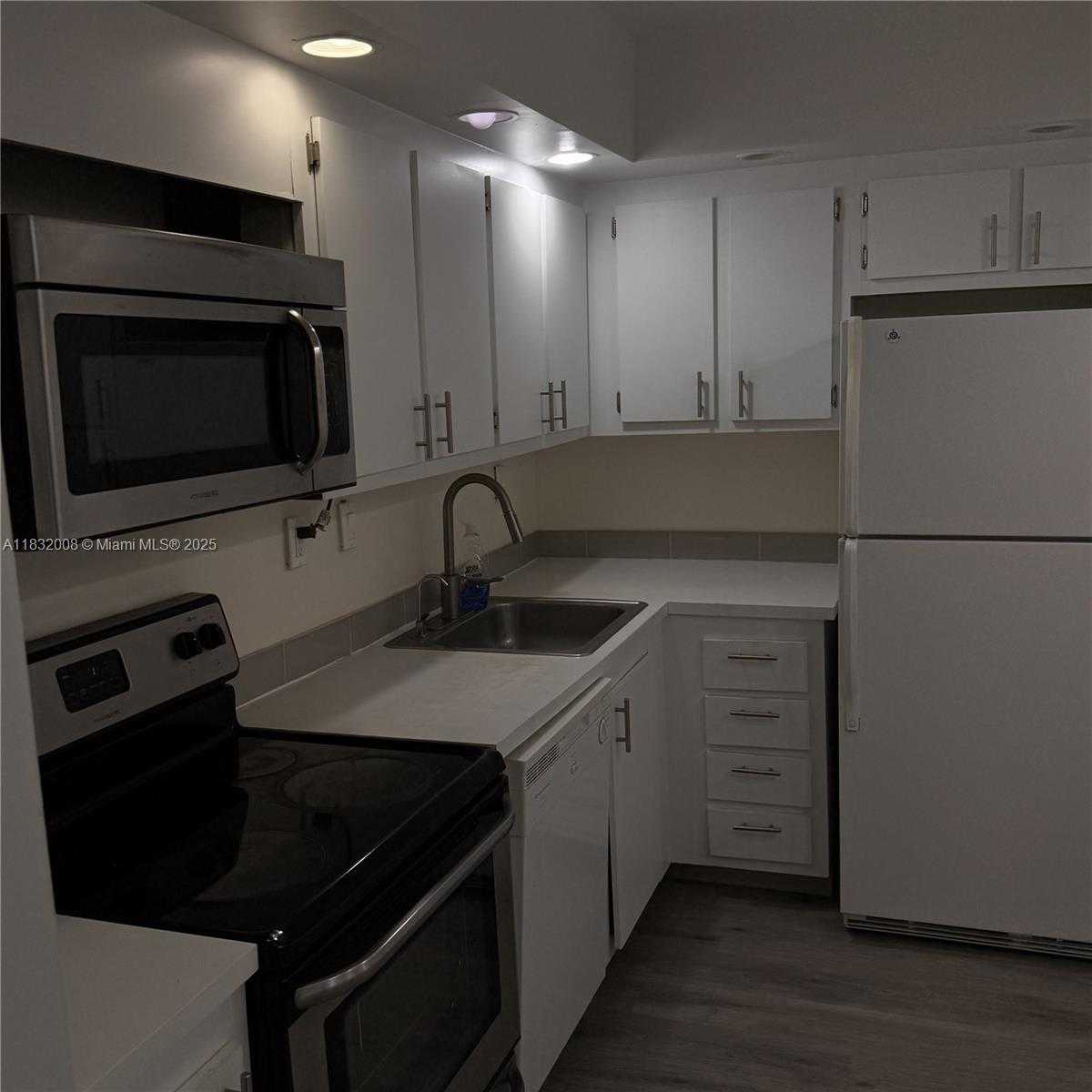 Small Image of 3731 COUNTRY CLUB #921, Aventura Number 8