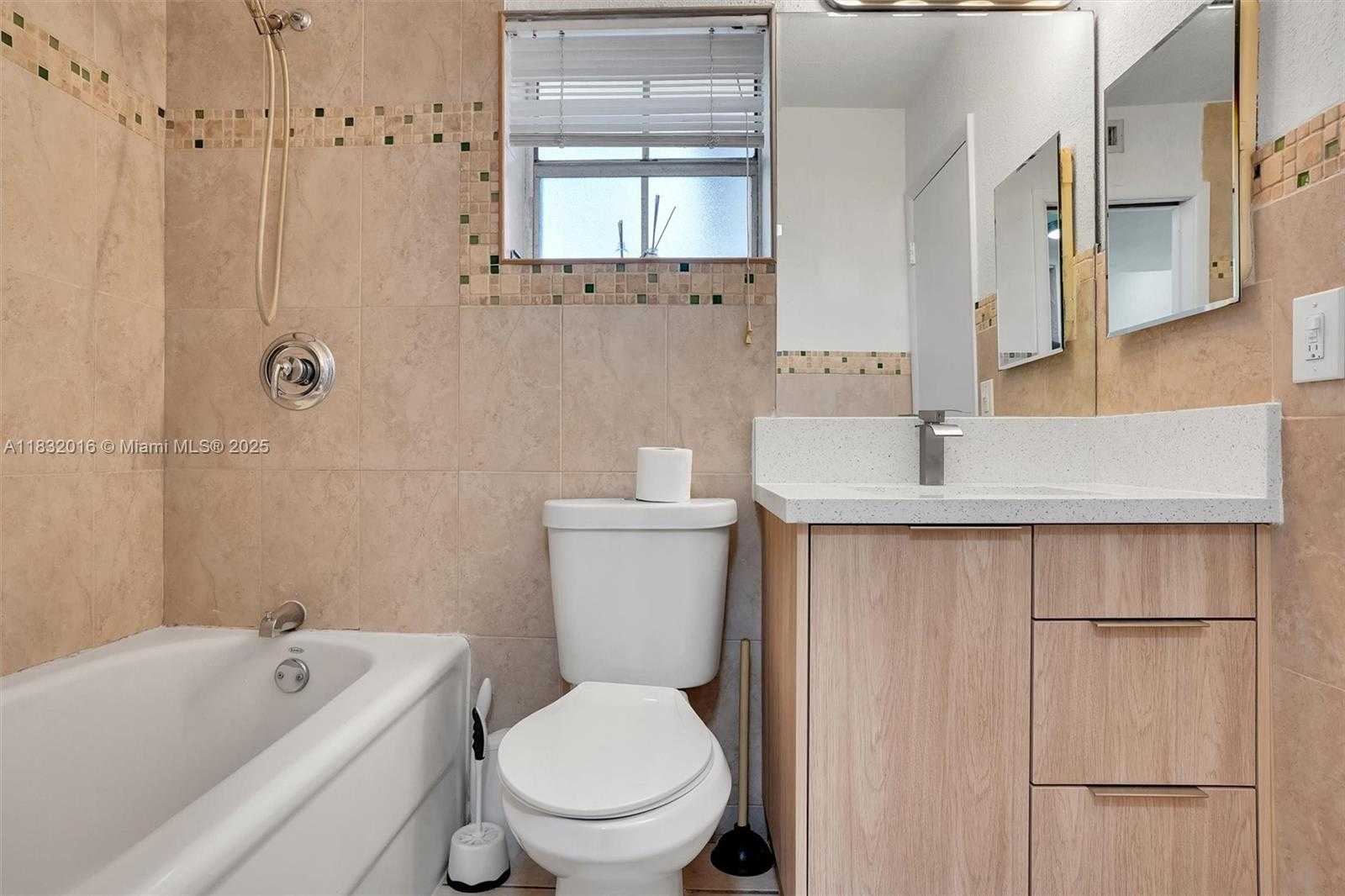 Small Image of 8650 SOUTH WEST 67TH AVE #1025, Pinecrest Number 26