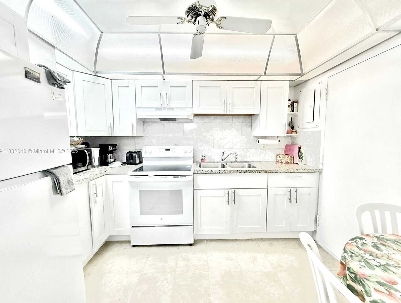 Small Image of 200 178TH DR #409, Sunny Isles Beach Number 20
