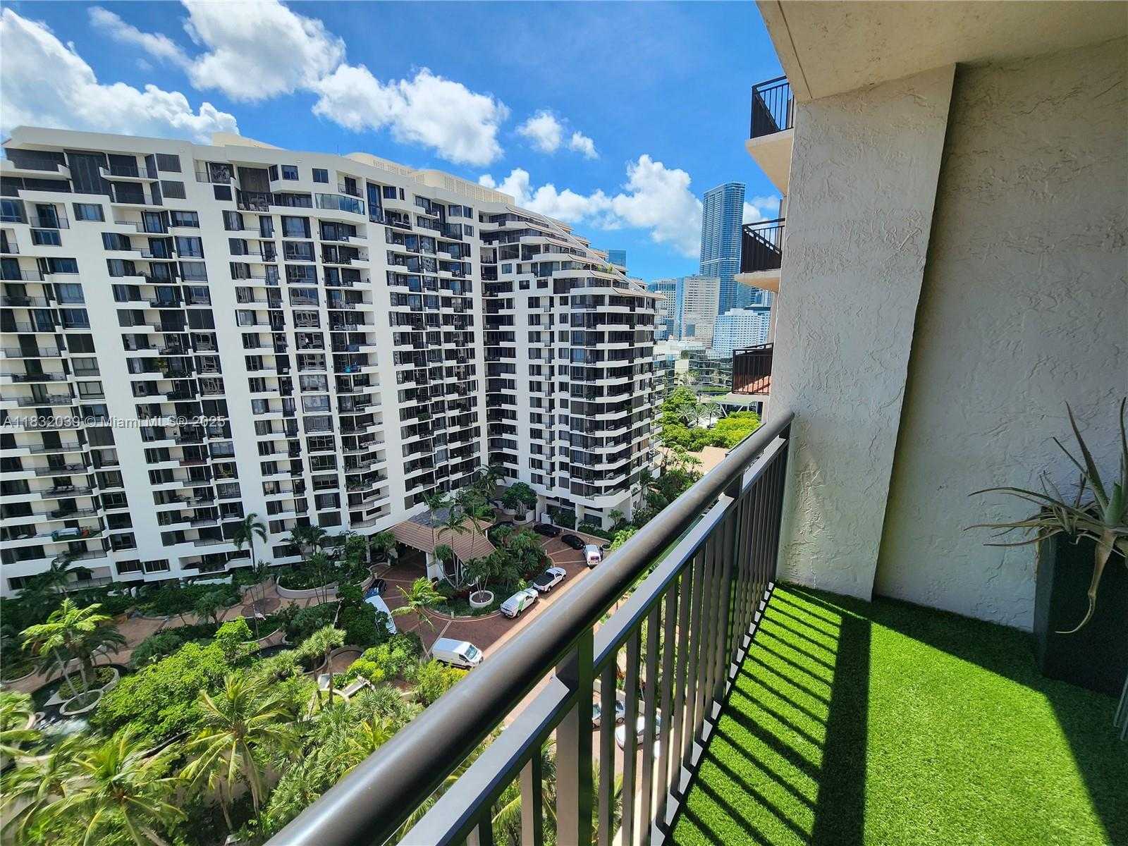 Small Image of 540 BRICKELL KEY DR #1603, Miami Number 12