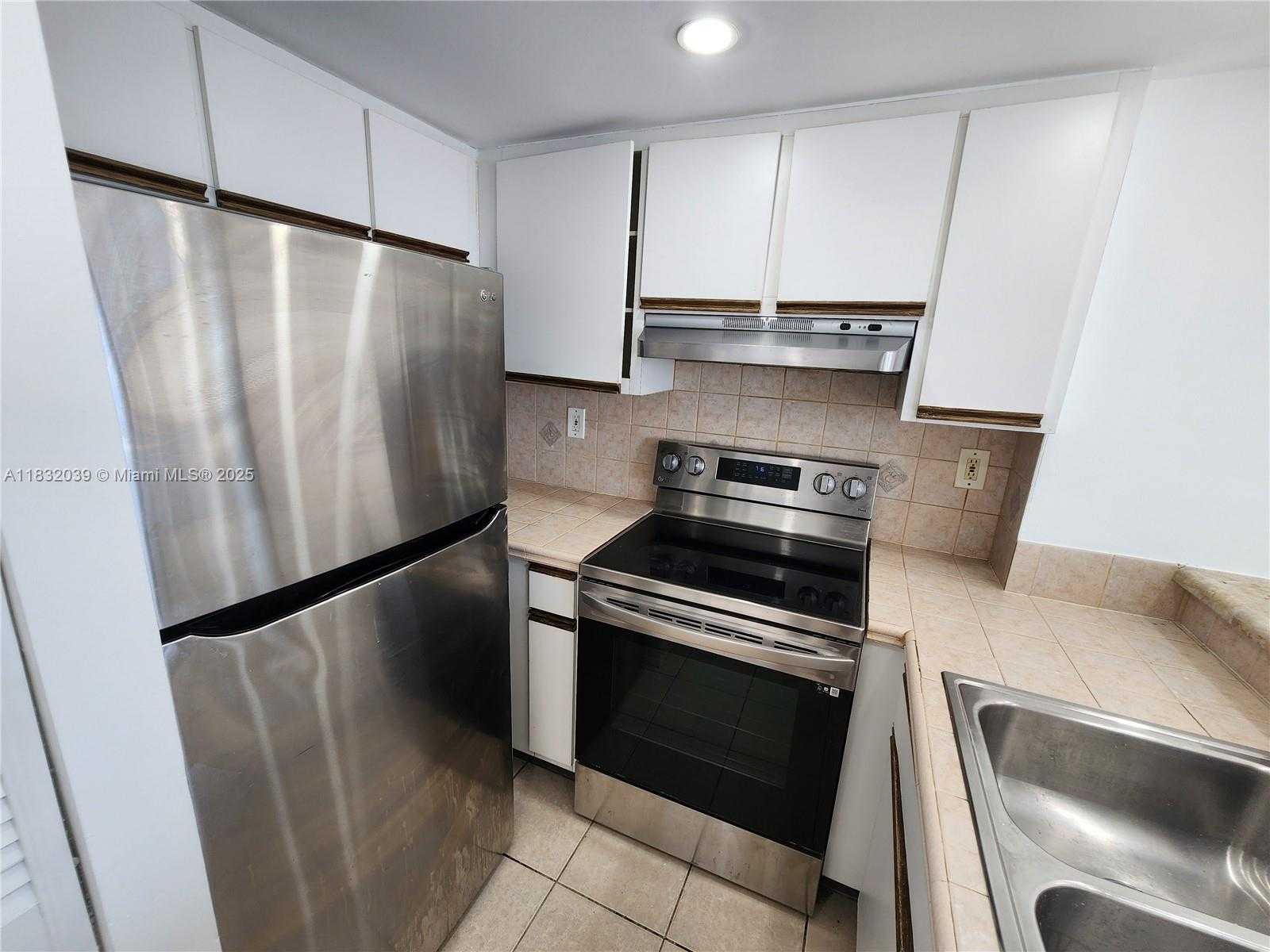 Small Image of 540 BRICKELL KEY DR #1603, Miami Number 3