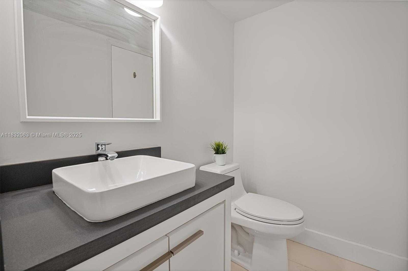 Small Image of 3675 NORTH COUNTRY CLUB DR #1705, Aventura Number 11