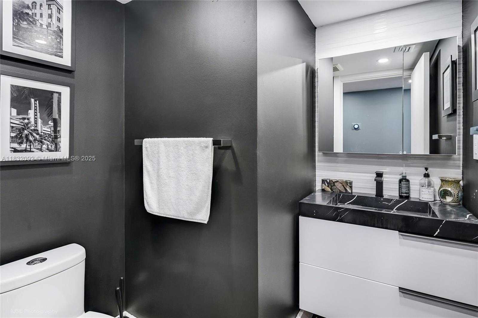 Small Image of 2555 COLLINS AVE #PH114, Miami Beach Number 11