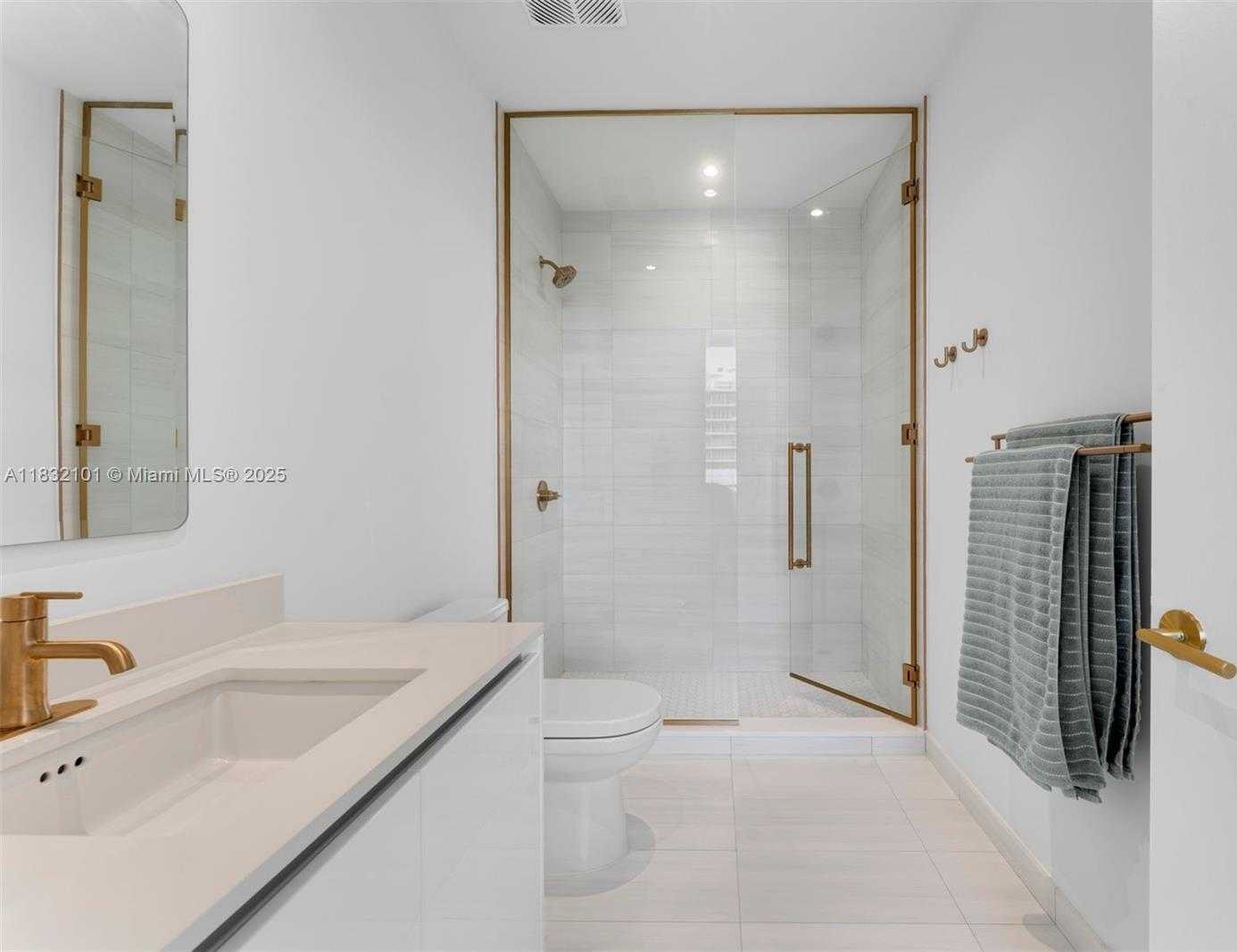 Small Image of 2655 SOUTH BAYSHORE DR #LPH 2012, Miami Number 19