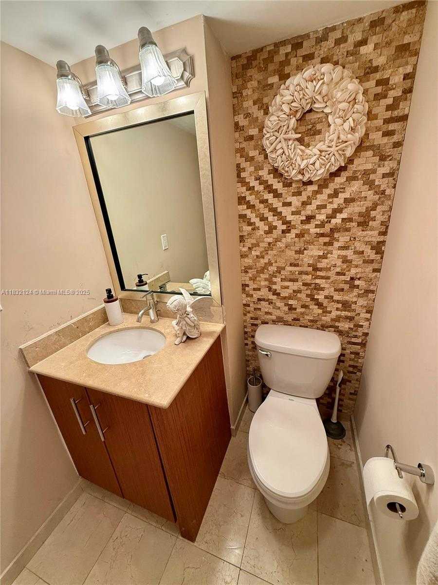 Small Image of 10275 COLLINS AVE #229, Bal Harbour Number 19