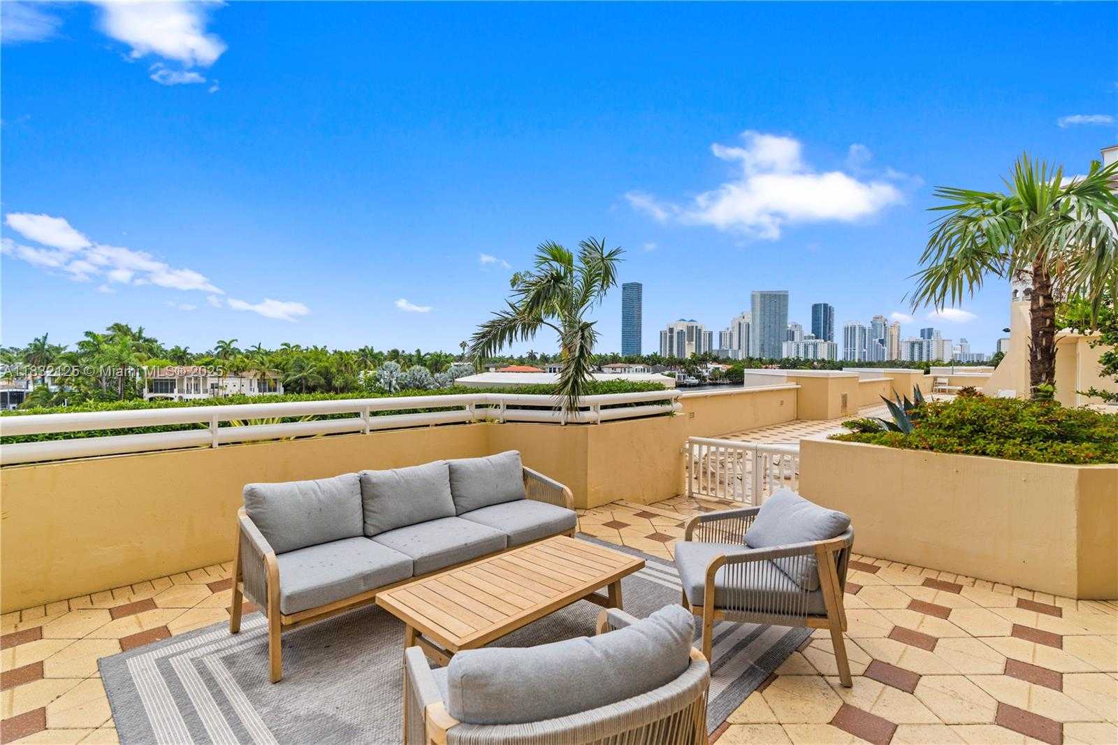 Small Image of 20191 EAST COUNTRY CLUB DR #407, Aventura Number 2