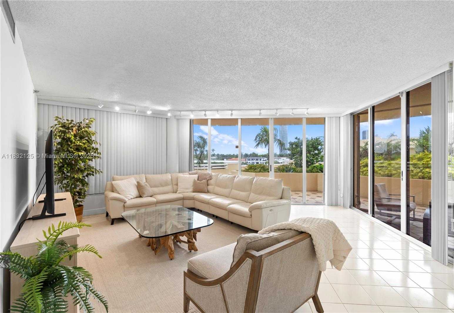 Small Image of 20191 EAST COUNTRY CLUB DR #407, Aventura Number 4