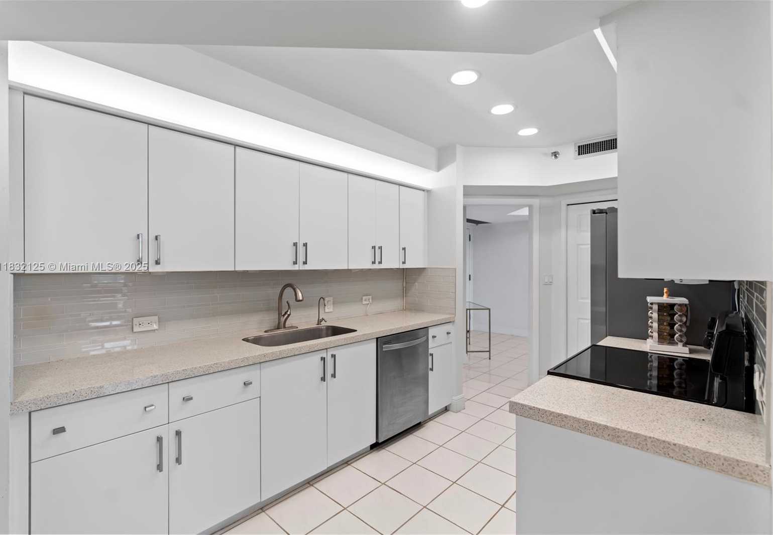 Small Image of 20191 EAST COUNTRY CLUB DR #407, Aventura Number 8