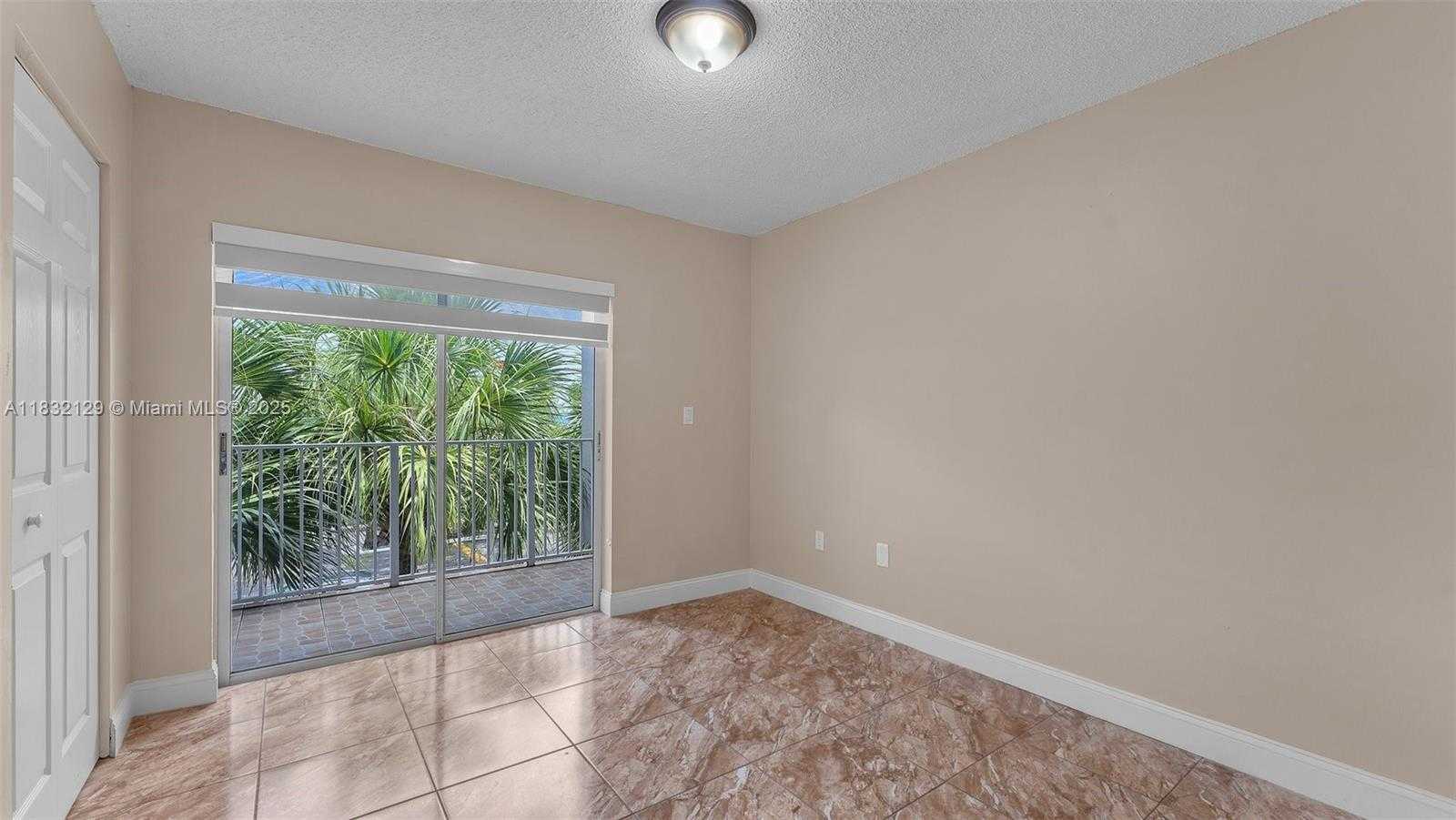 Small Image of Hialeah Number 10