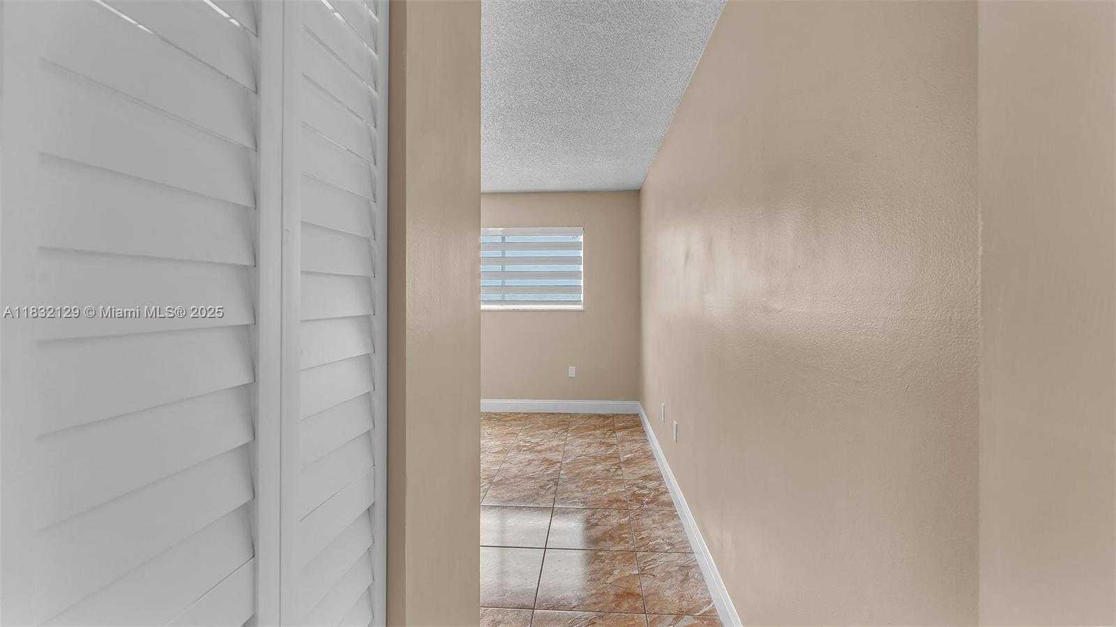 Small Image of Hialeah Number 17