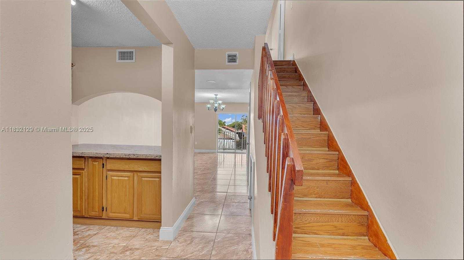 Small Image of Hialeah Number 3